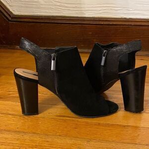 ‎Tahari Mercy Black Suede Bootie Sz. 10